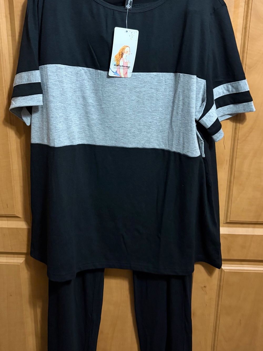 Women's Black & Gray Colorblock Jogger Set
